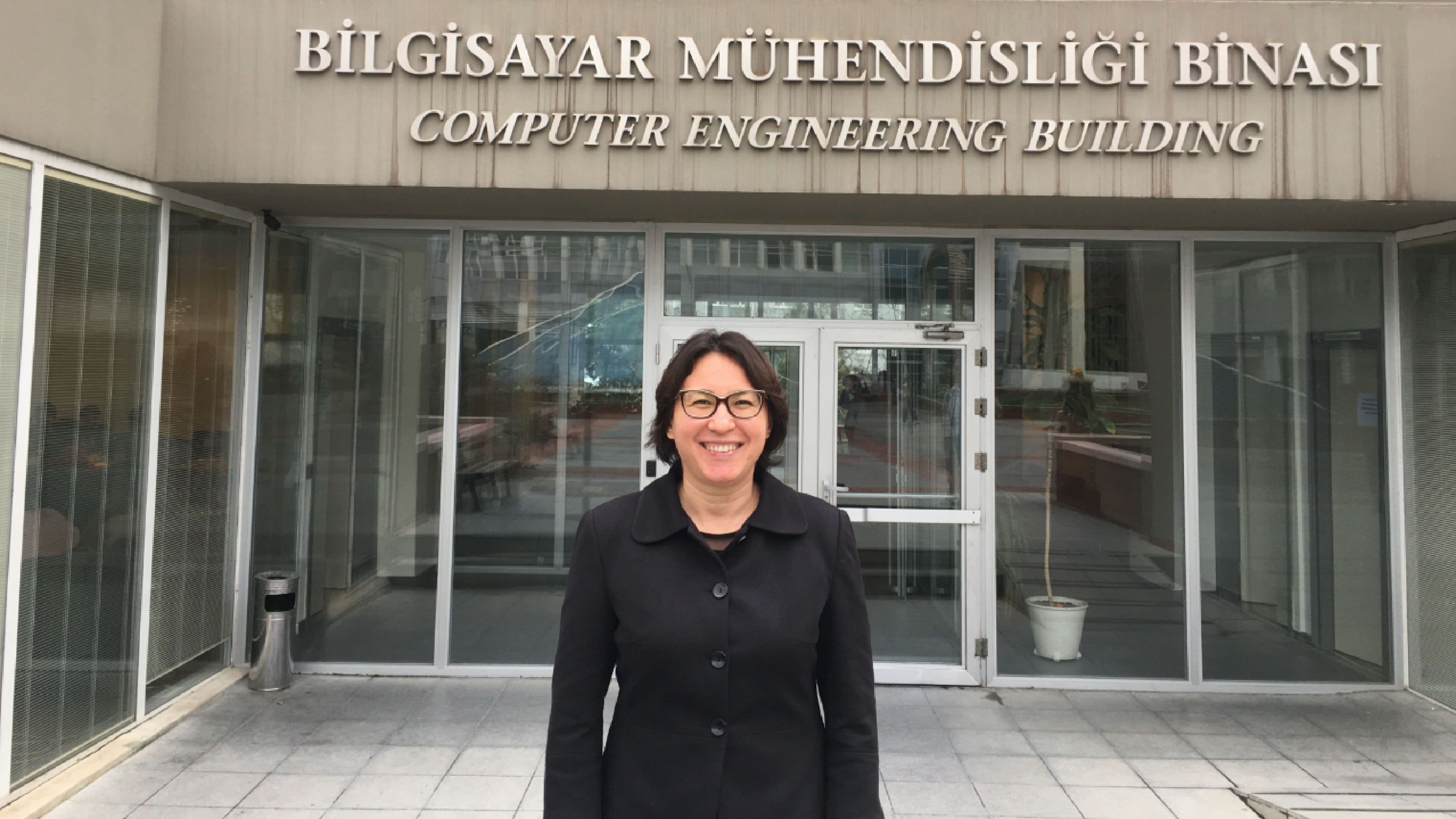 Arzucan Özgür'e Araştırmada Üstün Başarı Ödülü